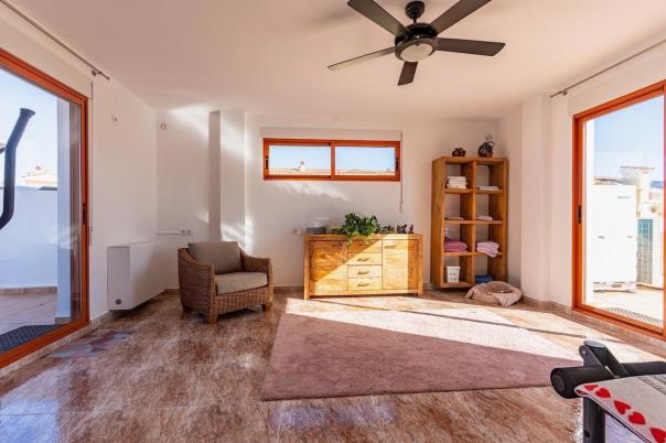 4 bed apartments - flats in Denia