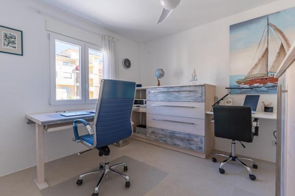 4 bed apartments - flats in Denia