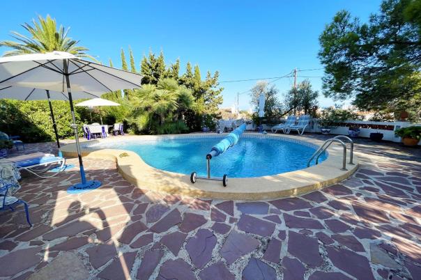 5 bed casa / chalet in Calpe