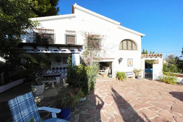 5 bed casa / chalet in Calpe