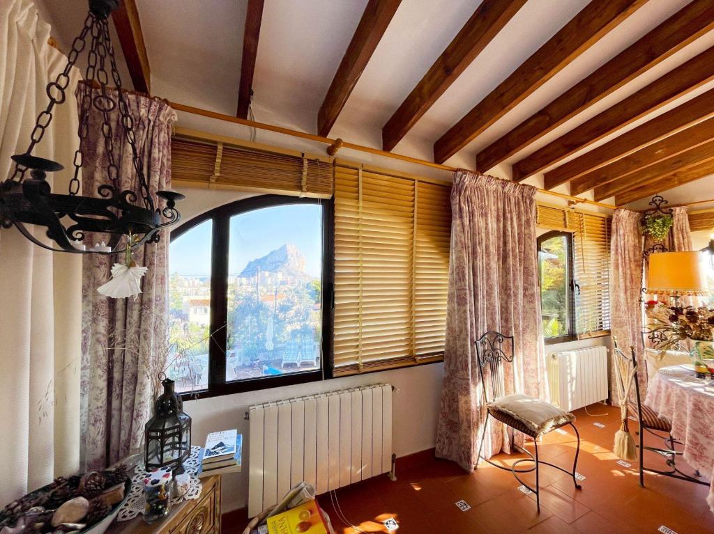 5 bed casa / chalet in Calpe
