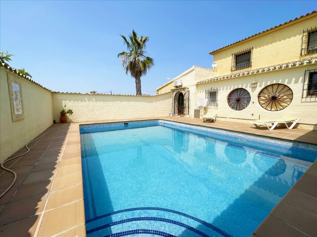 4 bed casa / chalet in Benissa