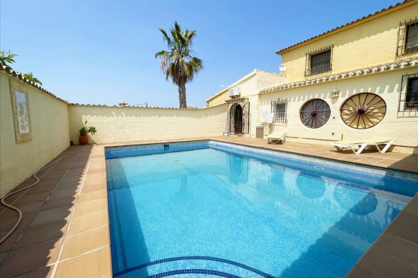4 bed casa / chalet in Benissa