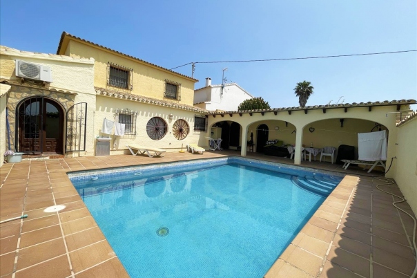 4 bed casa / chalet in Benissa