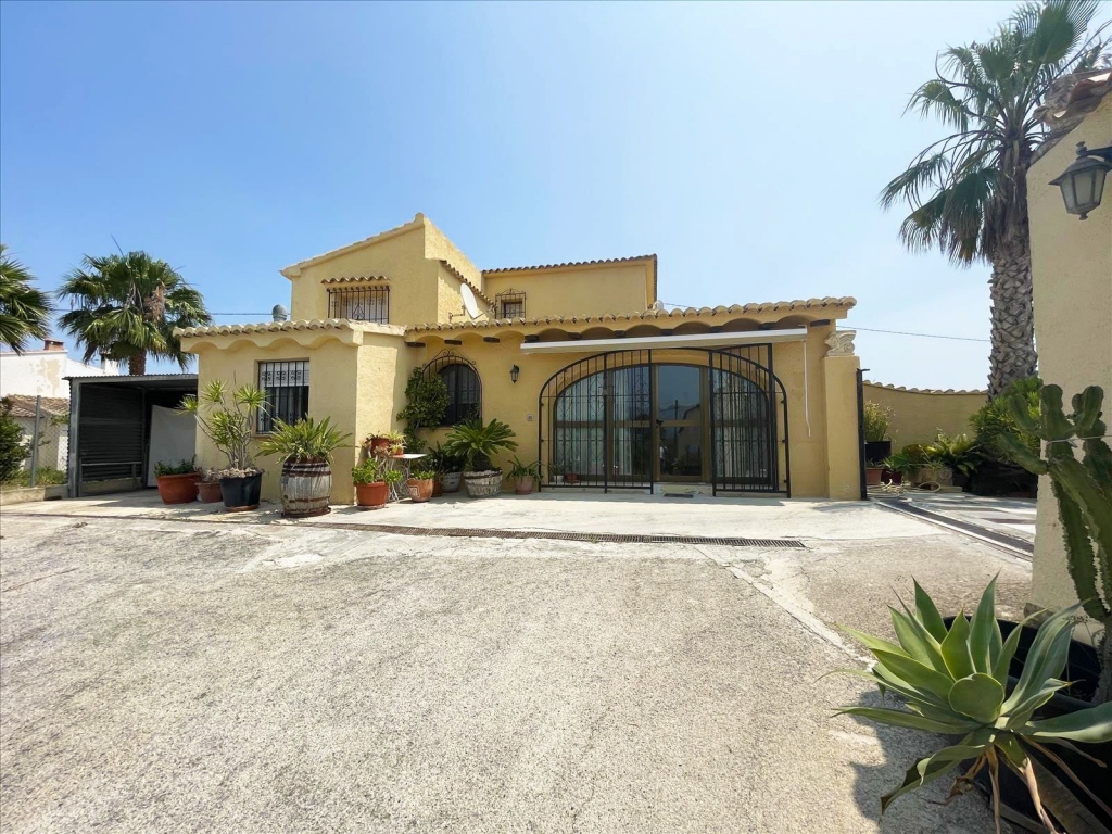 4 bed casa / chalet in Benissa