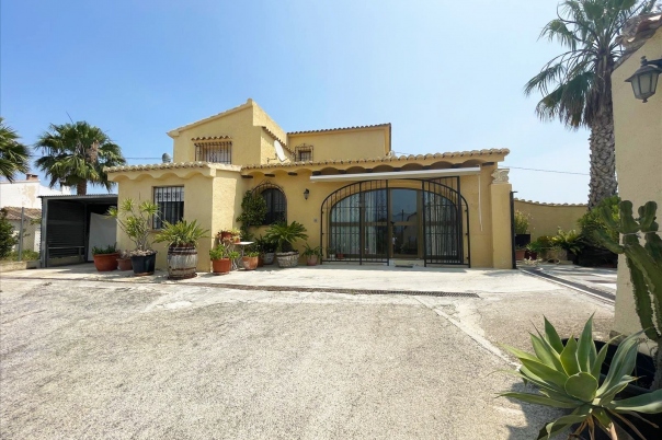 4 bed casa / chalet in Benissa