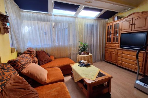 5 bed semi-detached in Nucia (la)