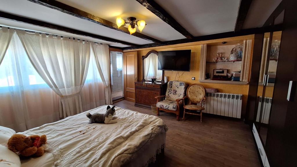 5 bed semi-detached in Nucia (la)