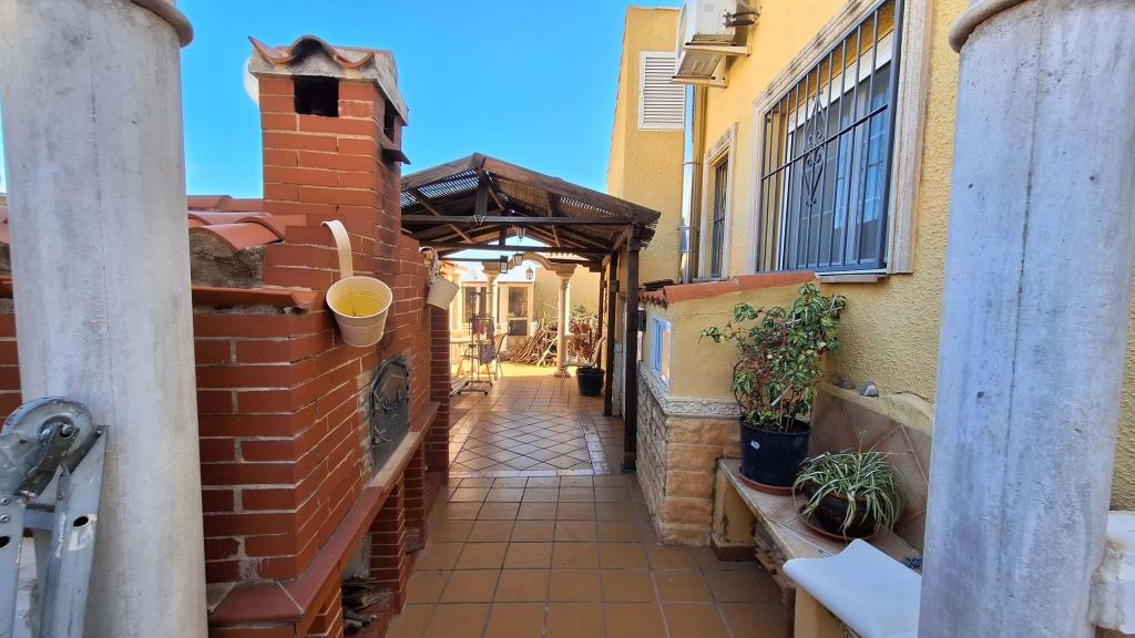 5 bed semi-detached in Nucia (la)