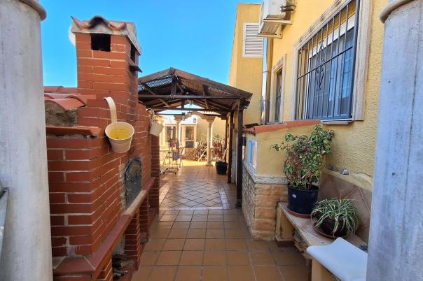 5 bed semi-detached in Nucia (la)
