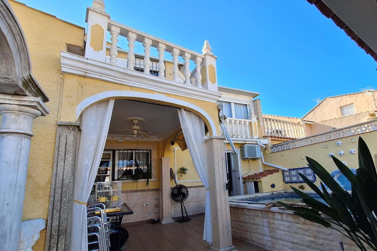 5 bed semi-detached in Nucia (la)