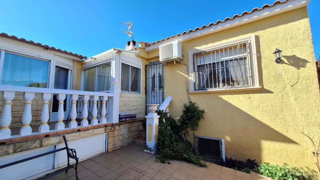 5 bed semi-detached in Nucia (la)