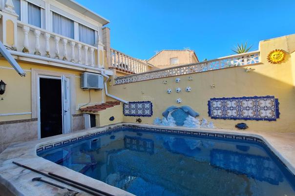 5 bed semi-detached in Nucia (la)