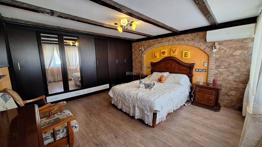 5 bed semi-detached in Nucia (la)