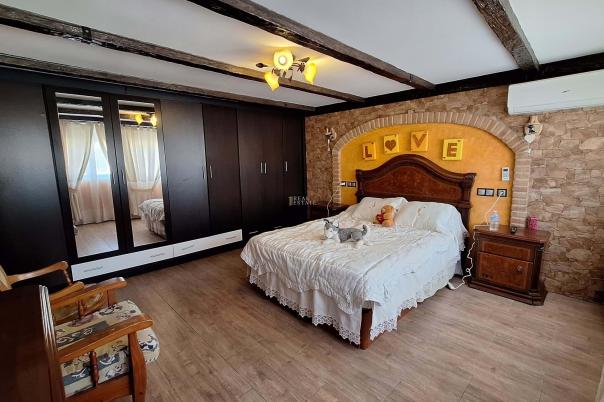 5 bed semi-detached in Nucia (la)