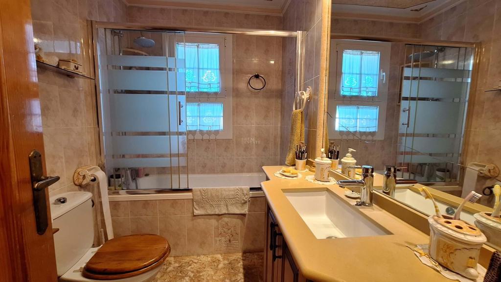5 bed semi-detached in Nucia (la)