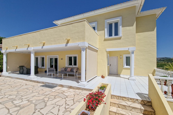 5 bed villa in Moraira