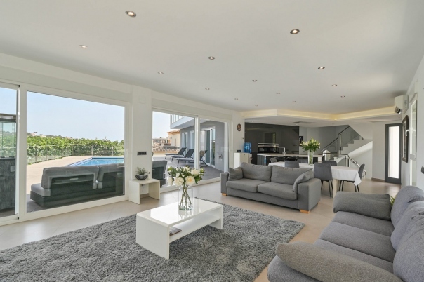 5 bed villa in Moraira