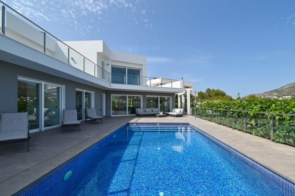 5 bed villa in Moraira