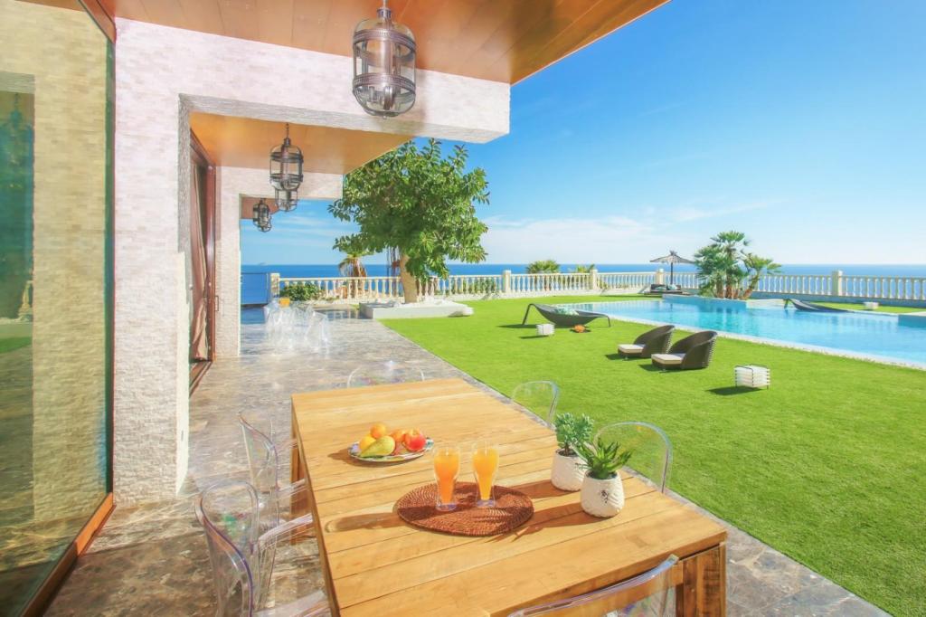 6 bed villa in El Campello