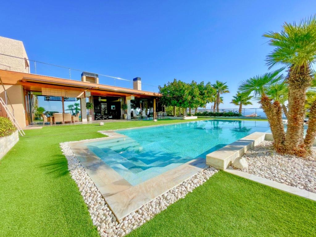 6 bed villa in El Campello