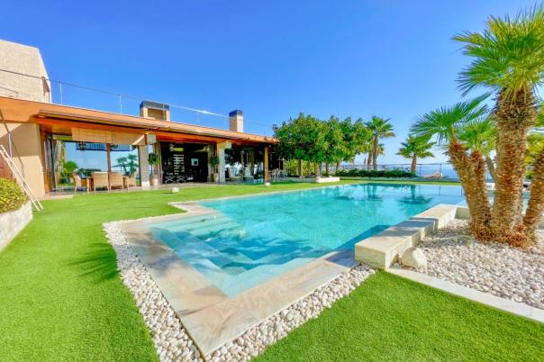 6 bed villa in El Campello