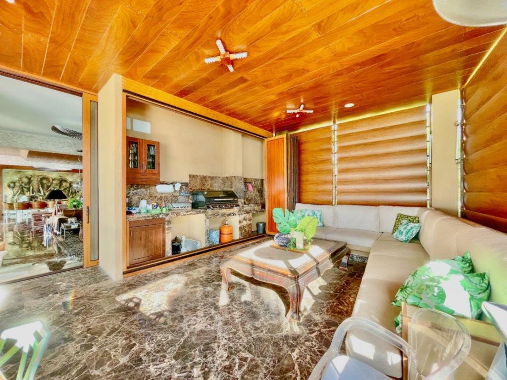 6 bed villa in El Campello