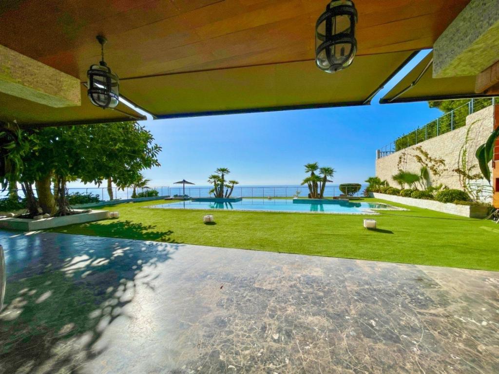 6 bed villa in El Campello