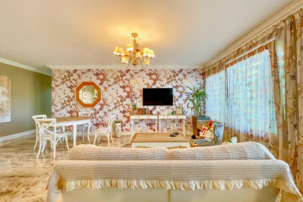 6 bed villa in El Campello