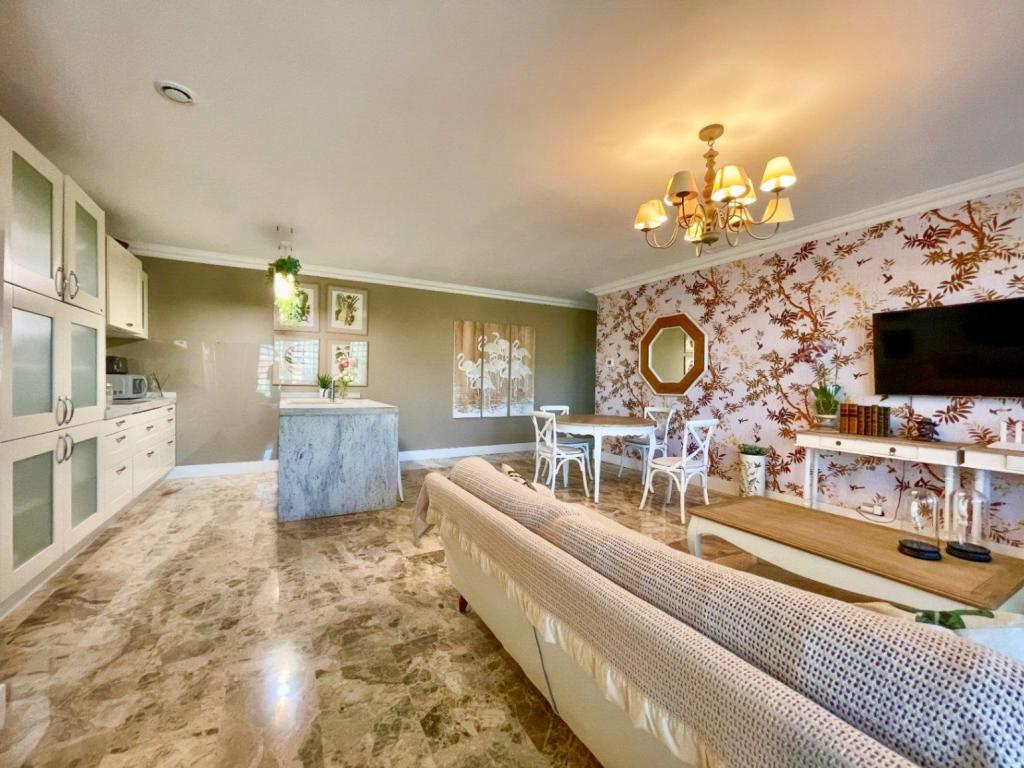 6 bed villa in El Campello