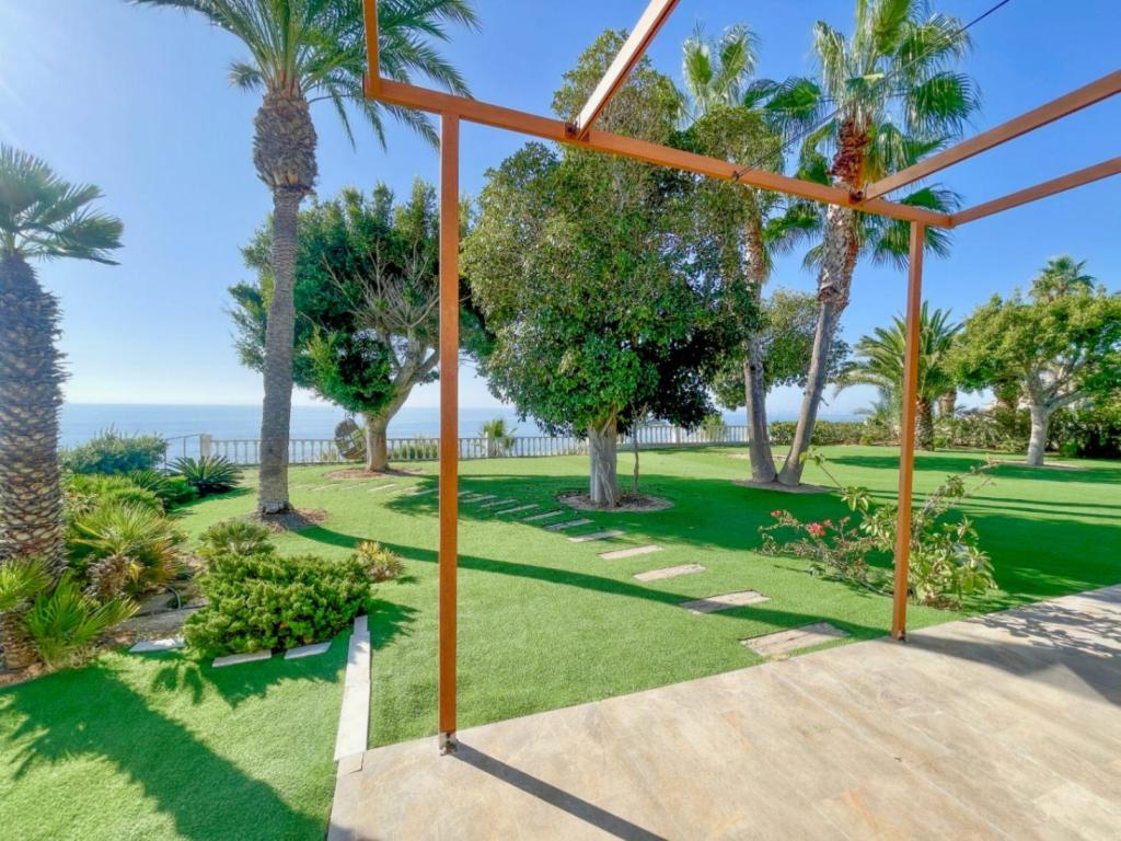 6 bed villa in El Campello