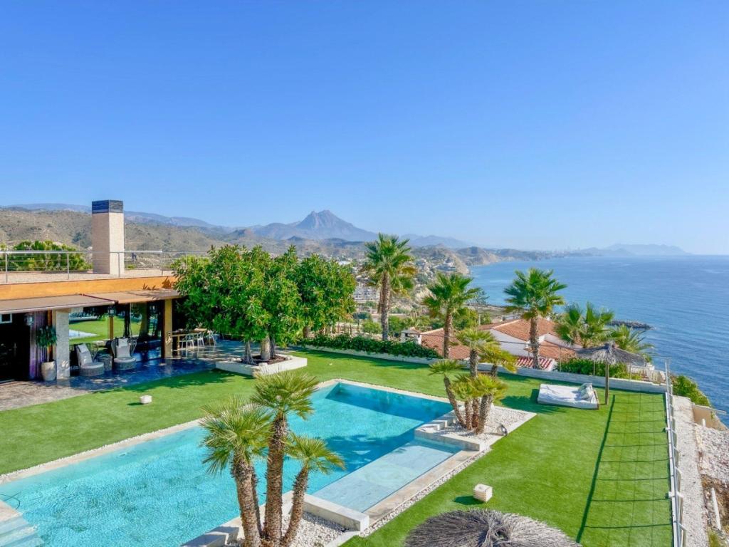 6 bed villa in El Campello