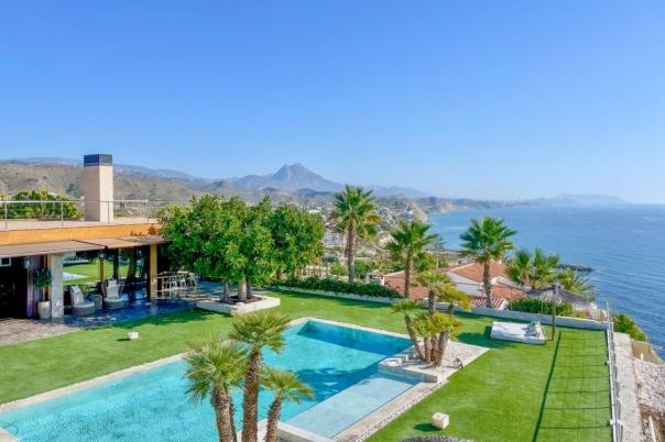 6 bed villa in El Campello