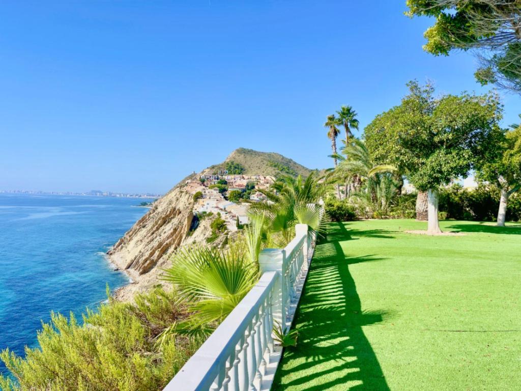 6 bed villa in El Campello