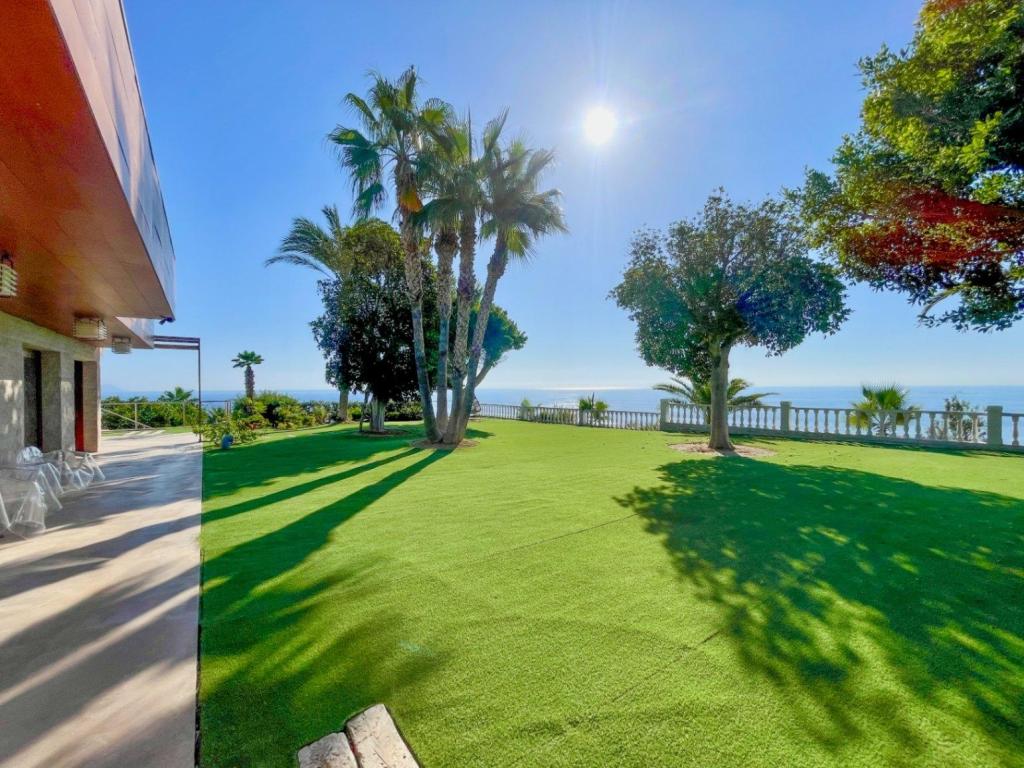 6 bed villa in El Campello