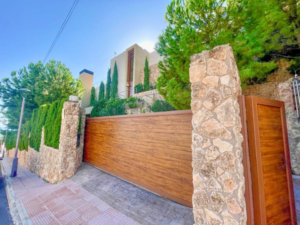 6 bed villa in El Campello