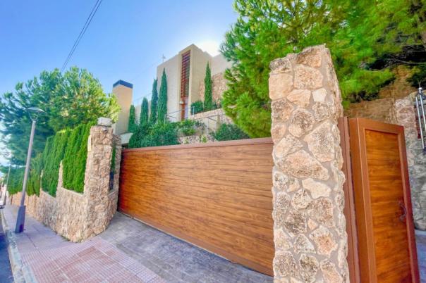 6 bed villa in El Campello