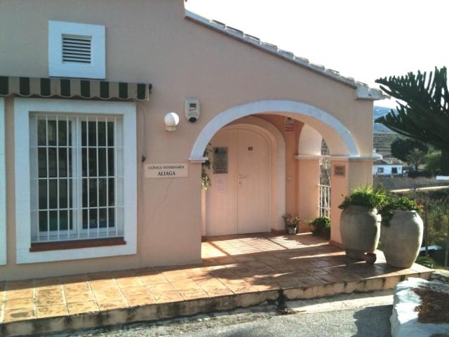 Clinica Veterinaria Aliaga - Veterinary Clinic, Kennels & Cattery