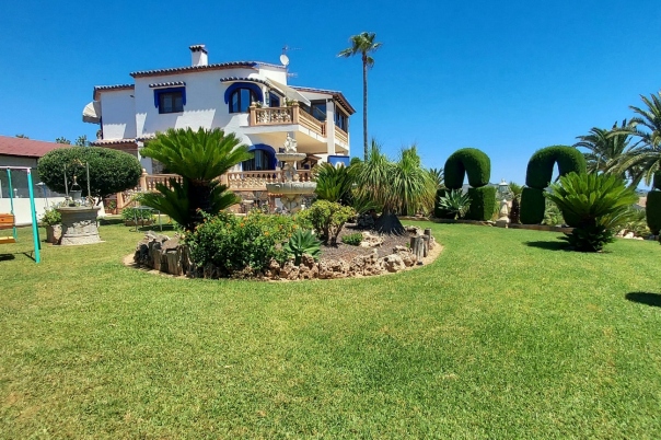 7 bed villa in Teulada