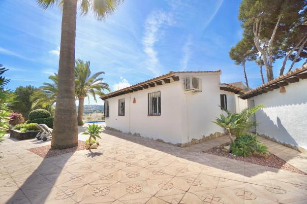 3 bed villas in Moraira
