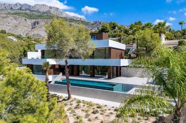 4 bed villa in Altea