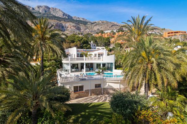 5 bed villa in Altea