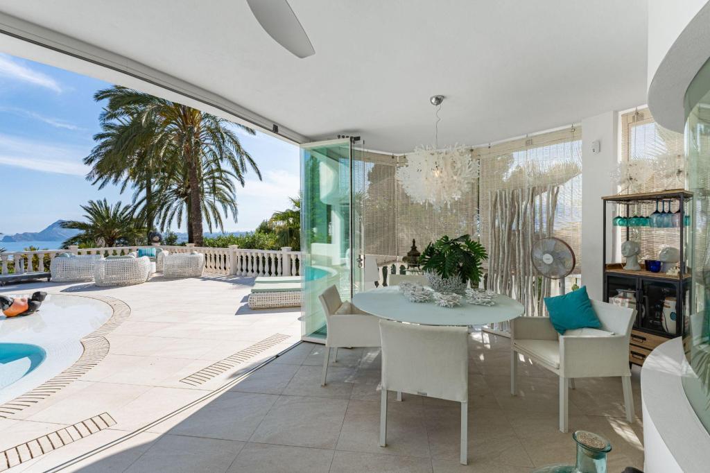 5 bed villa in Altea