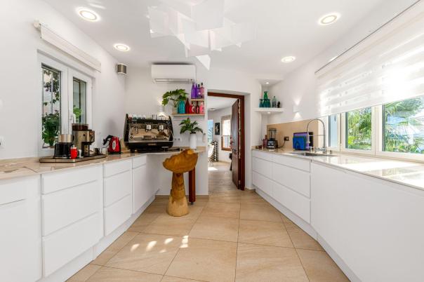 5 bed villa in Altea