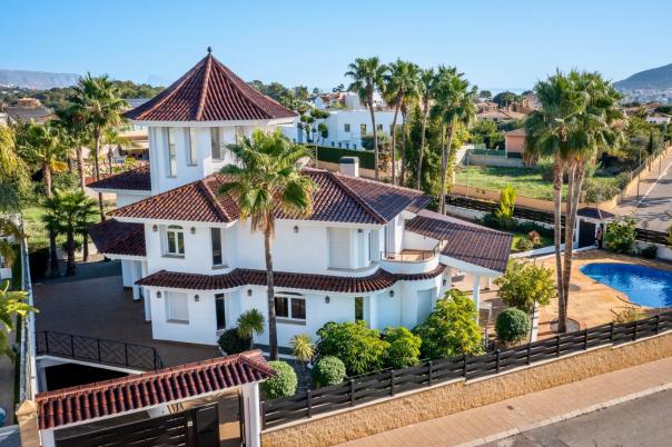 5 bed villa in Alfaz del Pi