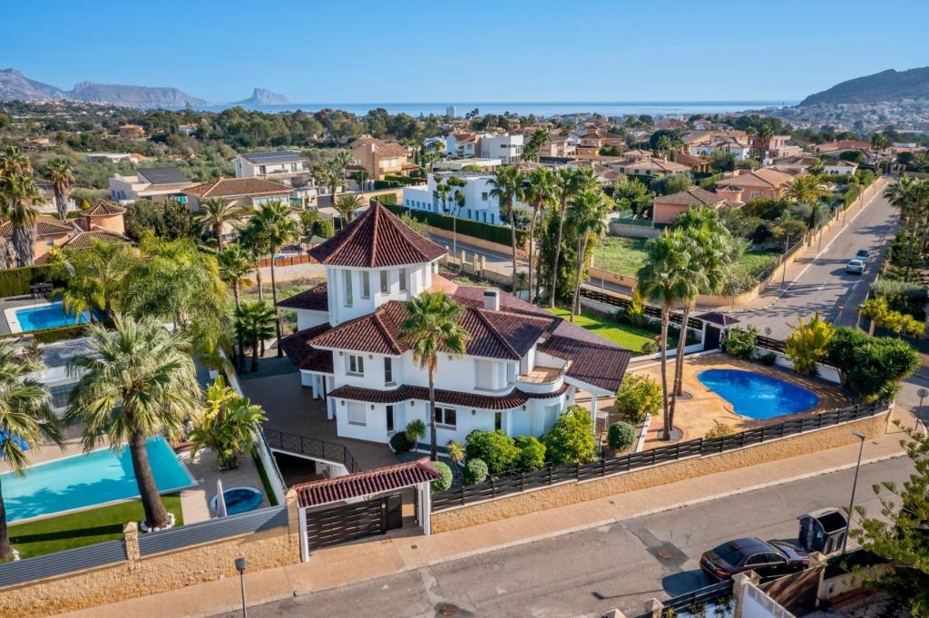 5 bed villa in Alfaz del Pi