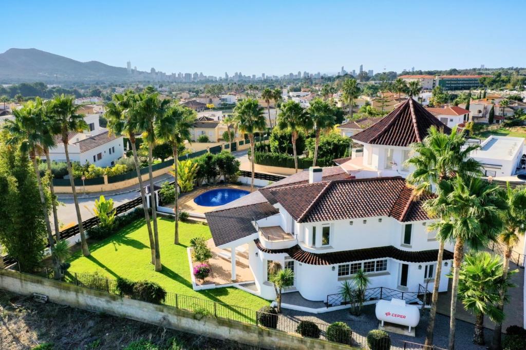 5 bed villa in Alfaz del Pi