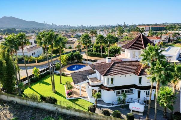 5 bed villa in Alfaz del Pi