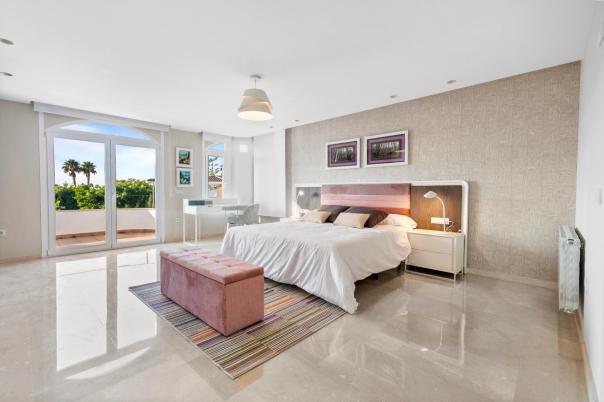 5 bed villa in Alfaz del Pi