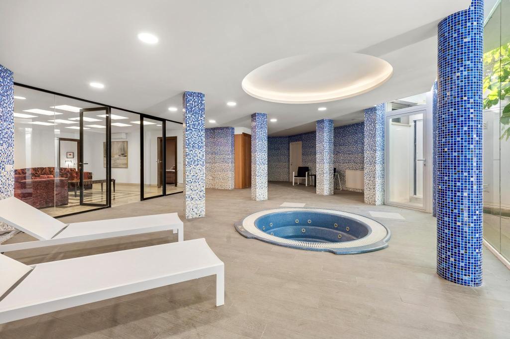 5 bed villa in Alfaz del Pi